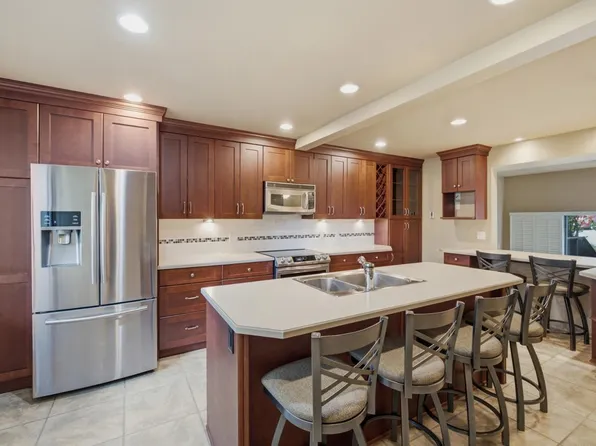 2990 Mariner Way #7, Coquitlam, BC V3C 4K1