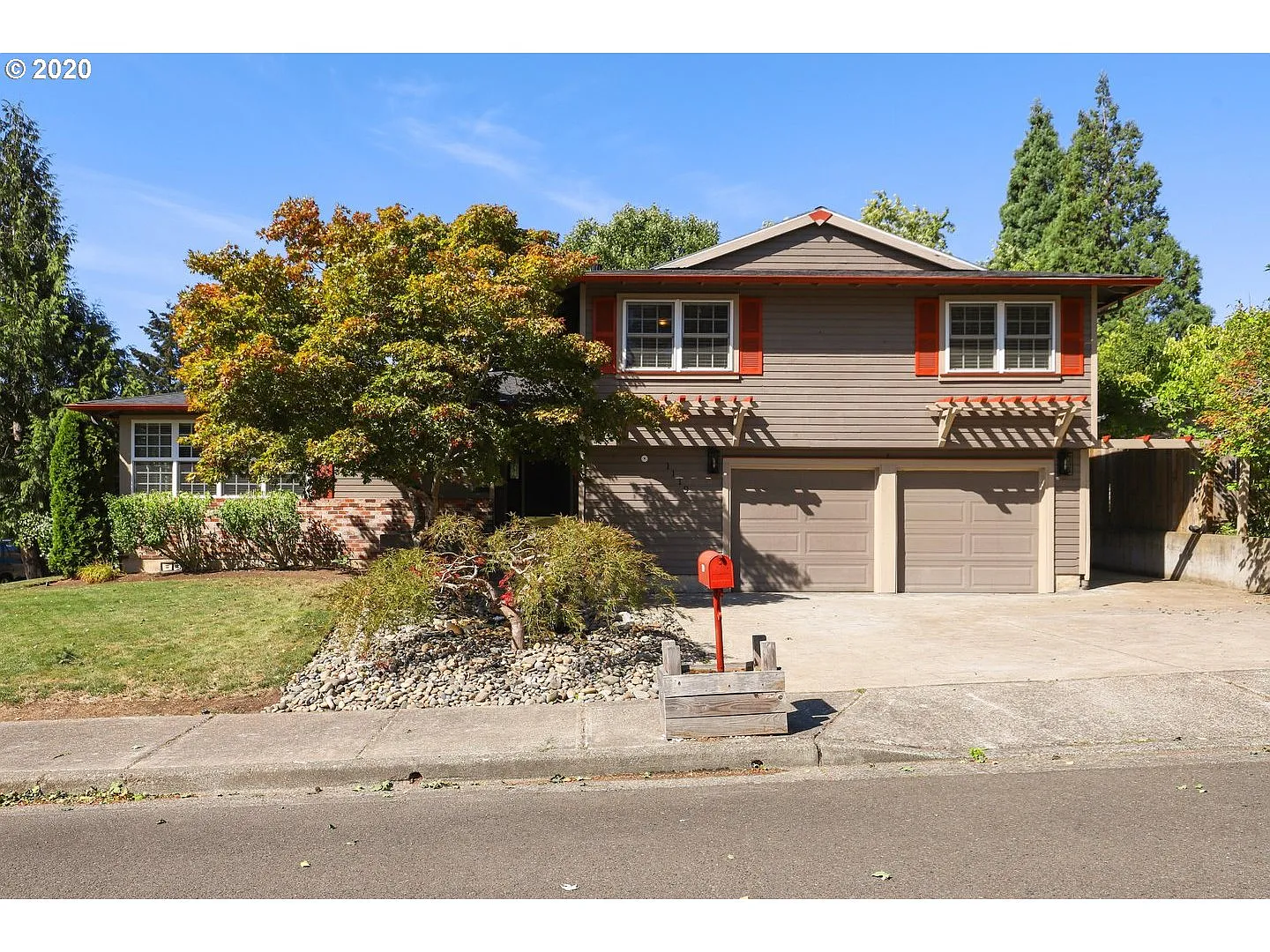 1119 NW Fall Ave photo 1