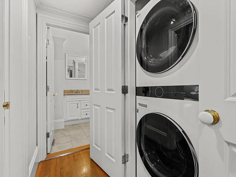 In-unit washer/dryer