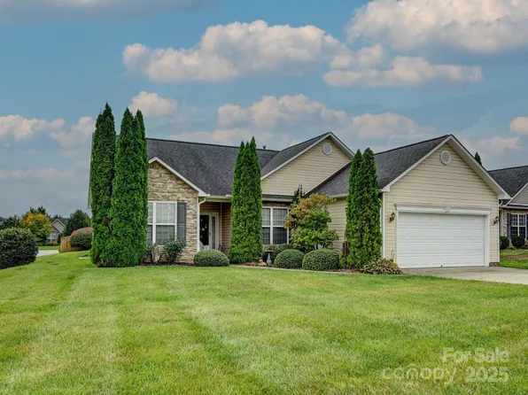 19 Pamlico Rd, Fletcher, NC 28732