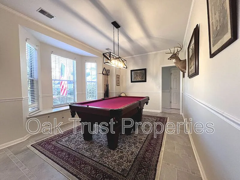 4 bed, 2.5 bath, 2160 sqft, $2,600 — Photo 4