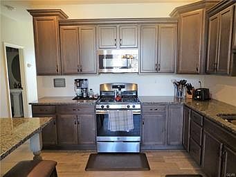 5th image of 941 Graystone Cir
