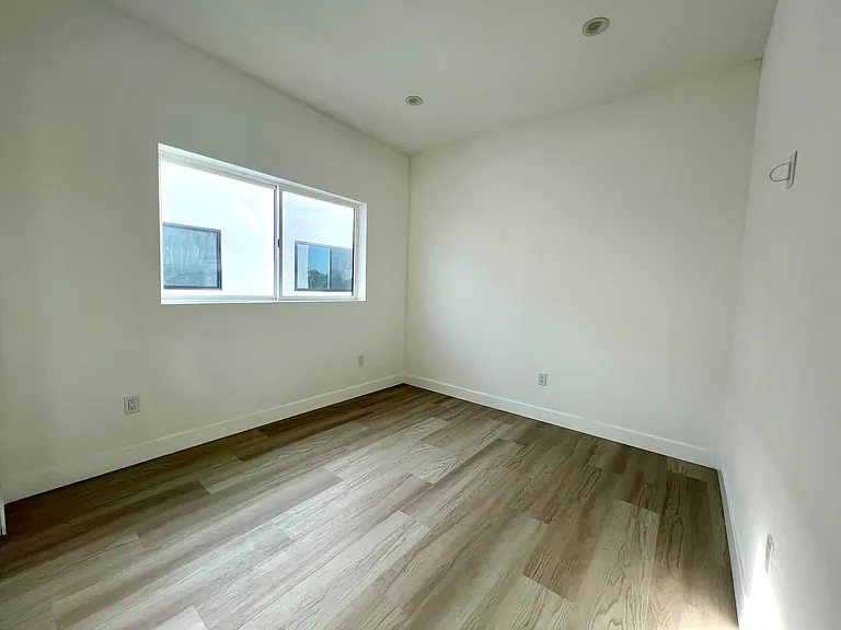 4900 Lennox Blvd #1 — Photo 19