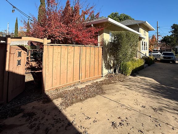 2nd image of 265 Roosevelt St