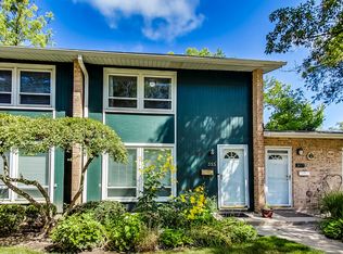 355 Bristol St, Northfield, IL 60093