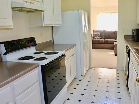 3rd image of 108 Hillandale Ct