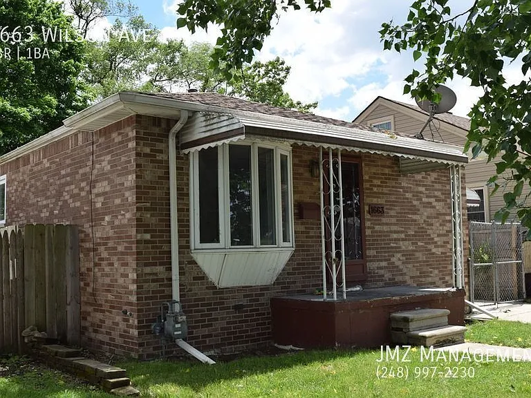 1663 Wilson Ave — Photo 2