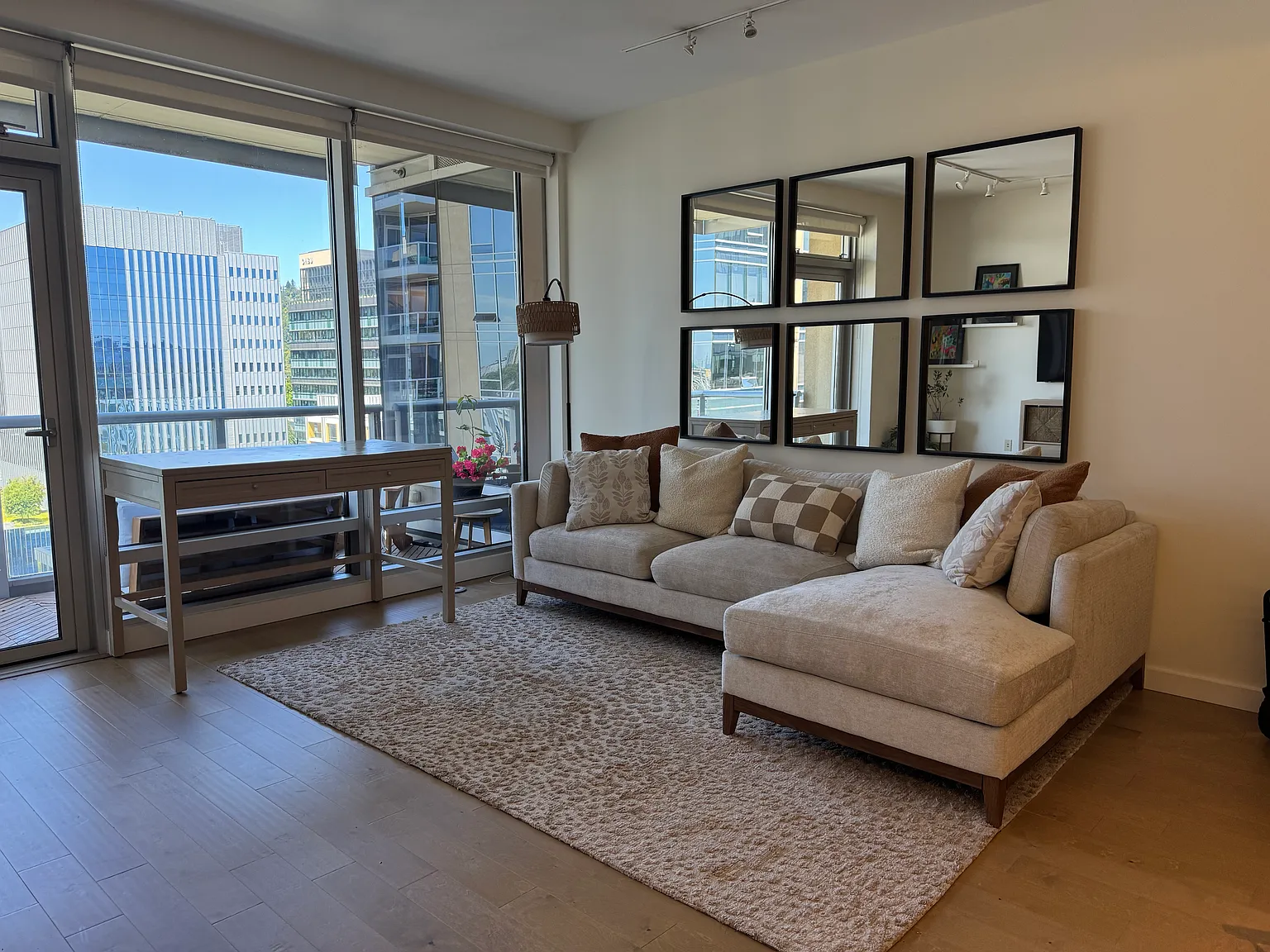 1 bed, 982 sqft, $2,600 — Photo 1