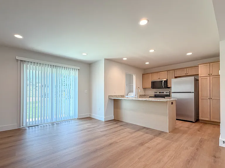 273 Locust St — Photo 5
