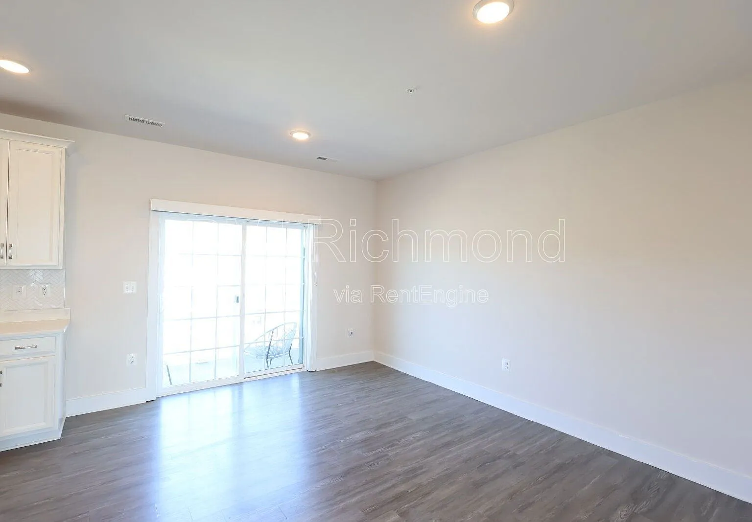 3 bed, 2.5 bath, 2500 sqft, $2,995 — Photo 3
