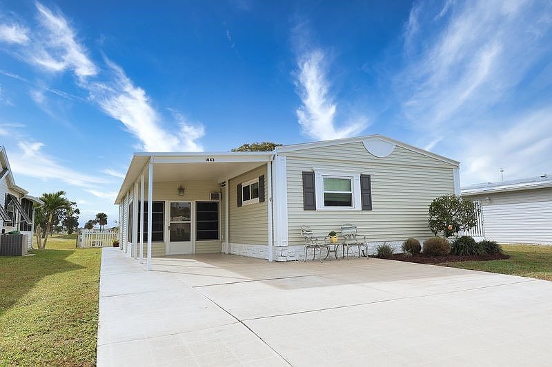 1st image of 1043 Royal Palm Dr