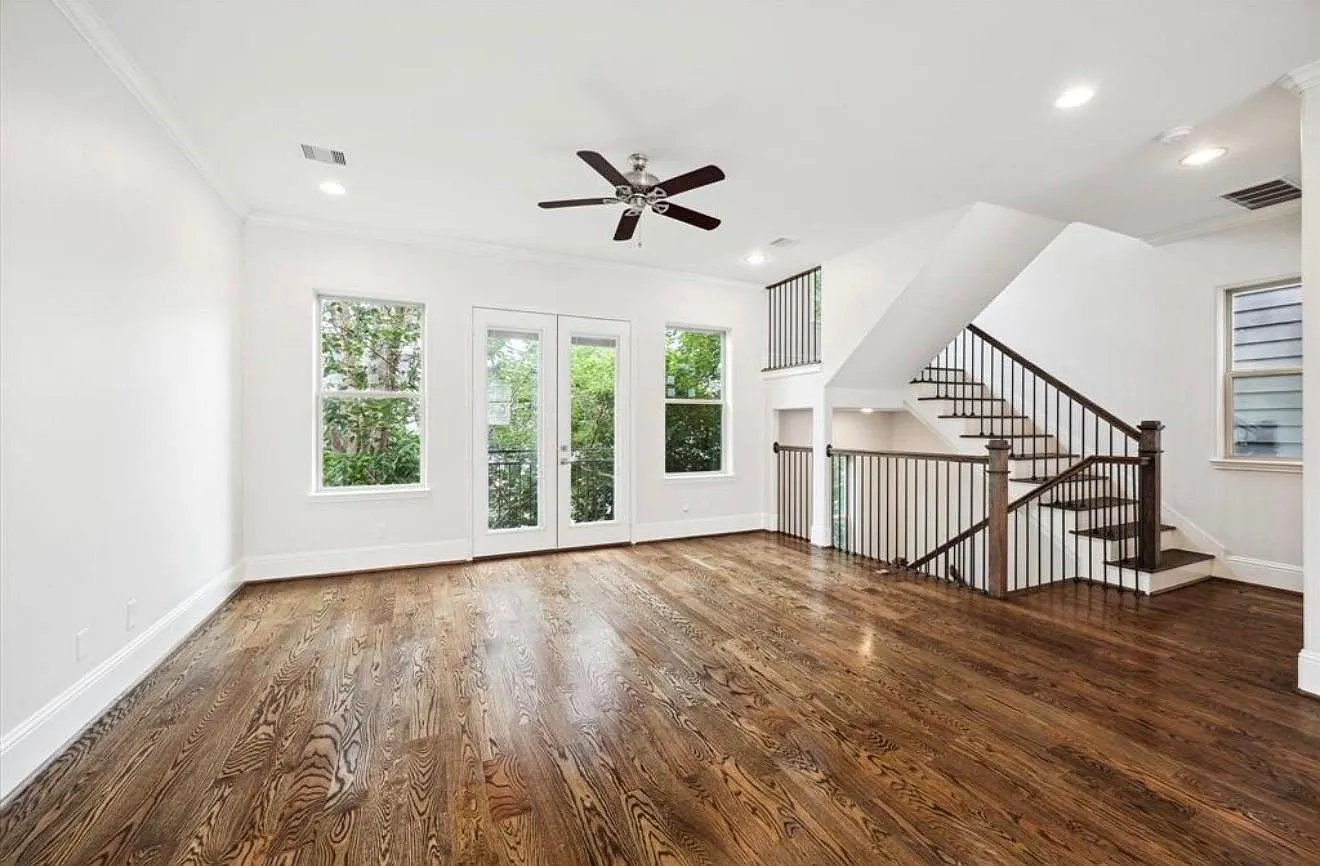 3 bed, 3.5 bath, 2492 sqft, $3,900 — Photo 4
