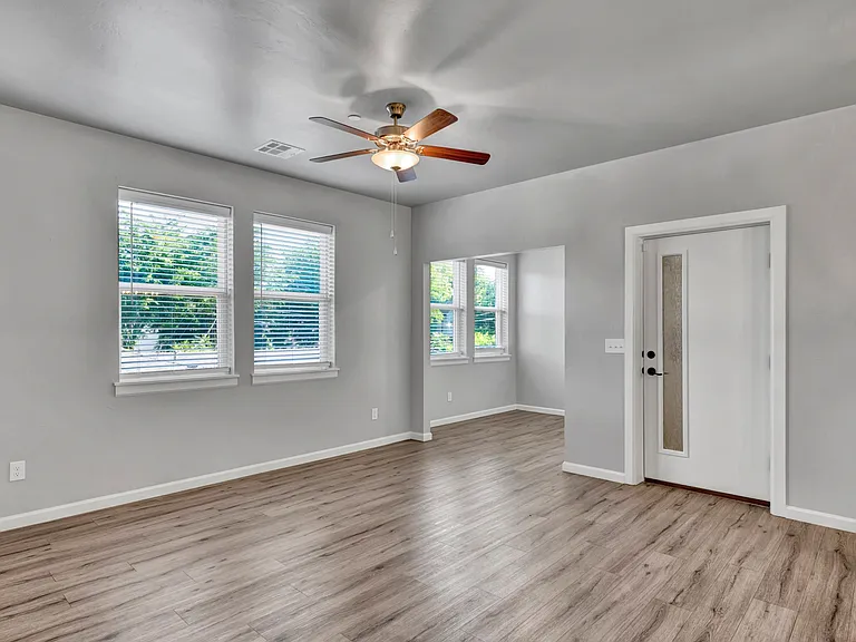 1138 N Blackwelder Ave — Photo 19