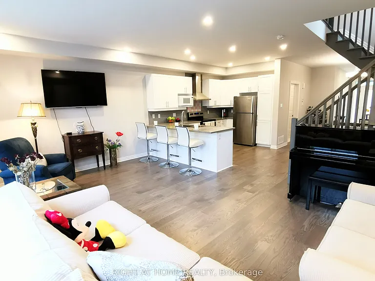 321 Lysander Pl — Photo 10