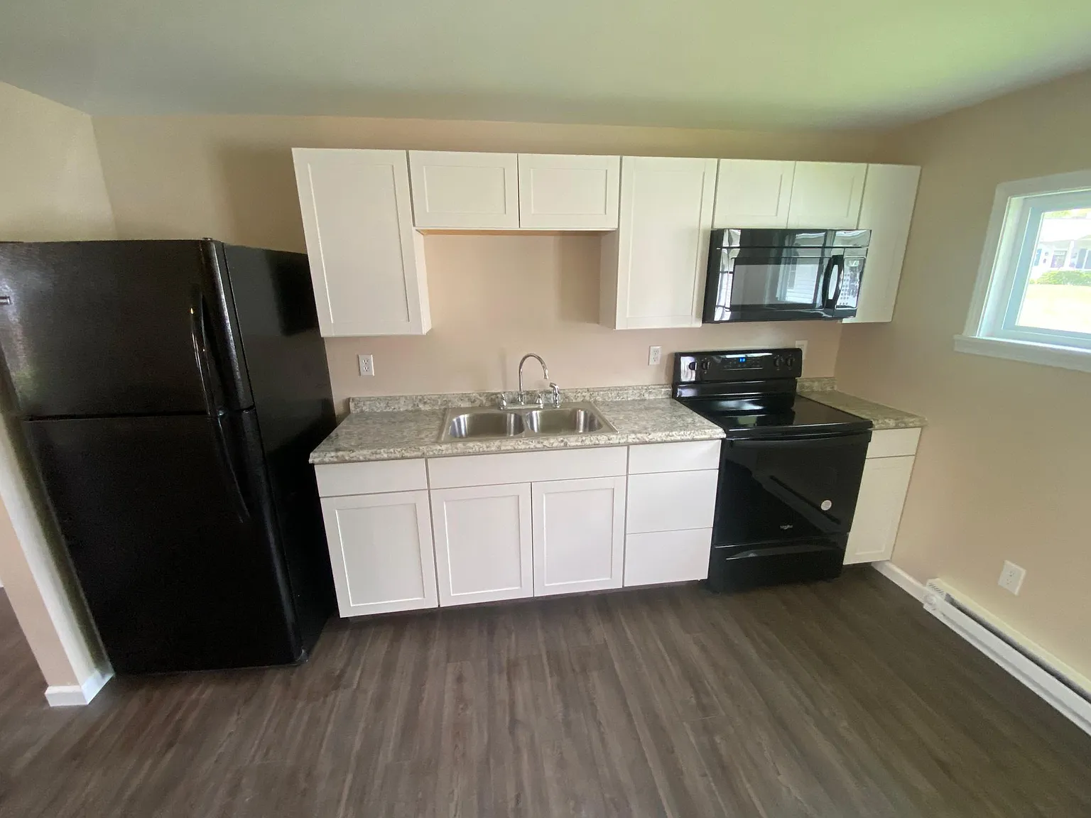 439 Colton Ave — Photo 1