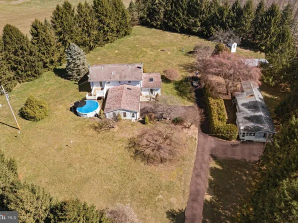 145-147 Ealer Hill Rd, Kintnersville, PA 18930