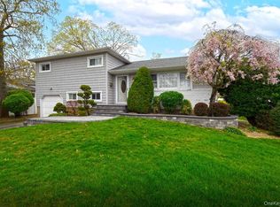 104 Charles St, Massapequa, NY 11758