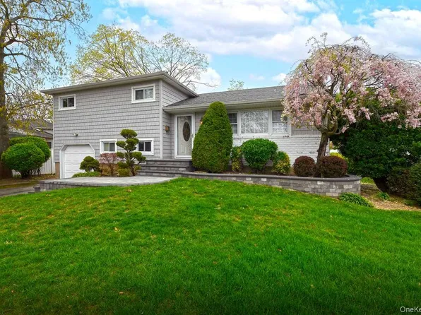 104 Charles Street, Massapequa, NY 11758