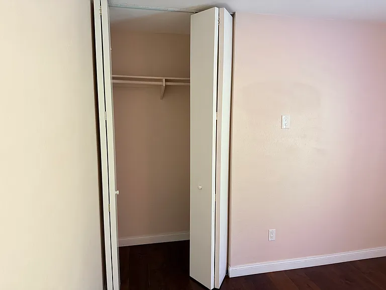 2134 Merlyn Pl — Photo 23
