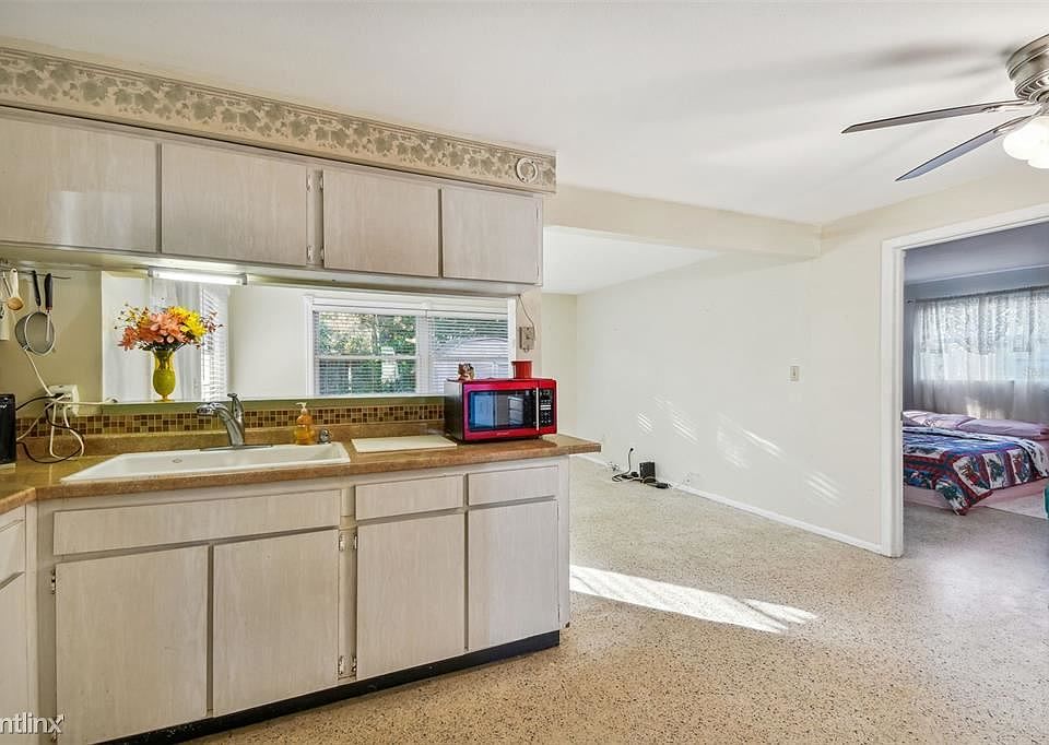 1st image of 8606R Oriole Ln