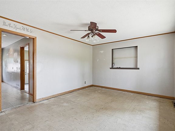 4th image of 3105 Schaeffer Dr SW