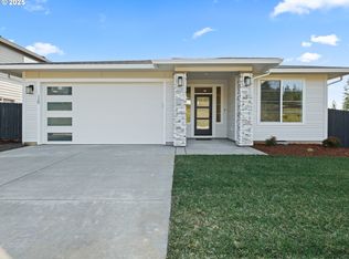 120 W 19th St, La Center, WA 98629