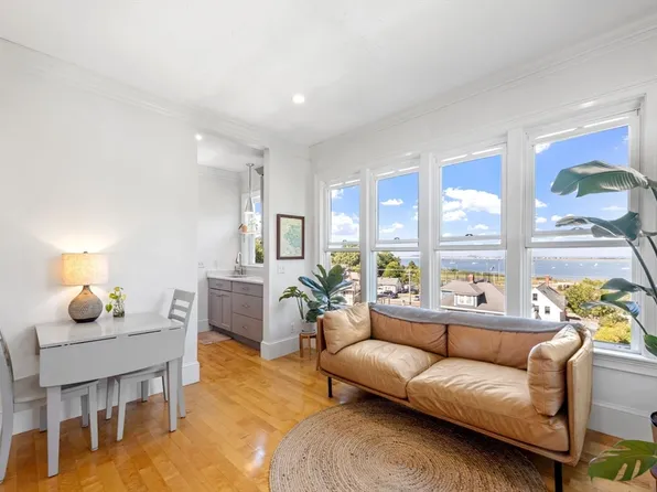 13 Whiting St APT 2, Plymouth, MA 02360