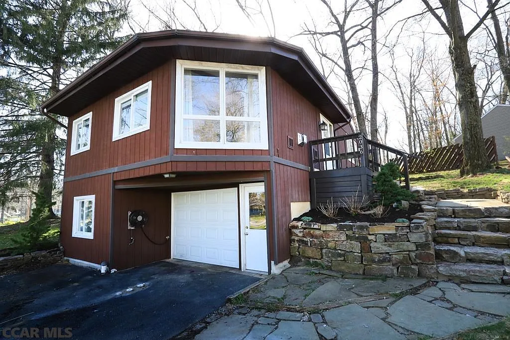 2036 N Oak Ln photo 1