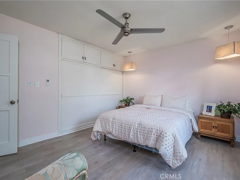 114 E Dexter St — Photo 13