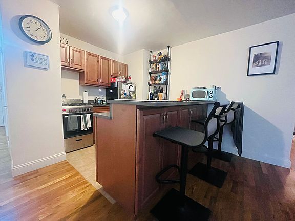 2nd image of 19 Hamilton Ter APT 4D