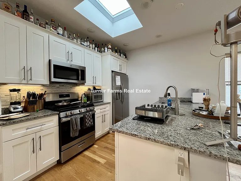 65 Burrell St #3A — Photo 3