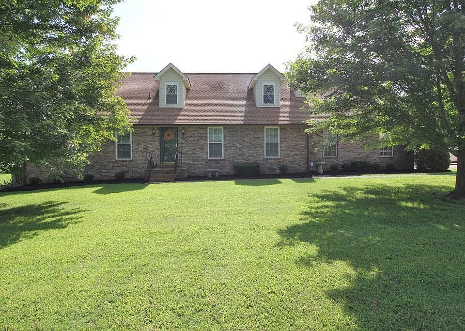1st image of 212 Lone Oak Dr