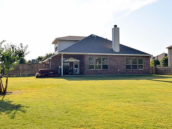 3rd image of 1516 Stanford Ln
