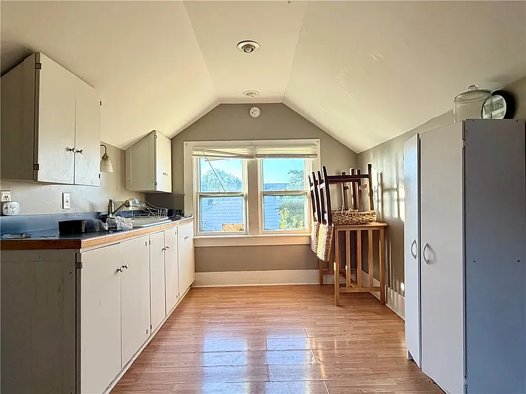 814 Southport St — Photo 2