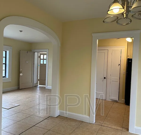 284 Corona Crescent St — Photo 7
