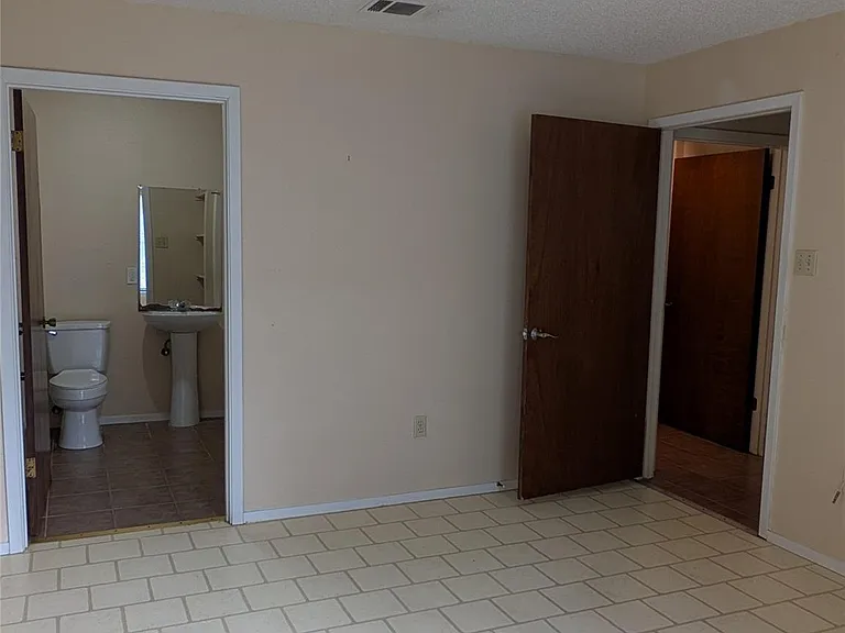 1507 Earle St — Photo 12