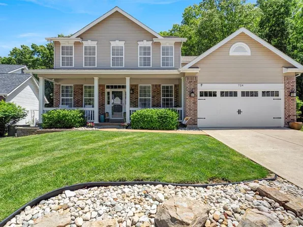 724 Hilltop Woods Ct, Eureka, MO 63025