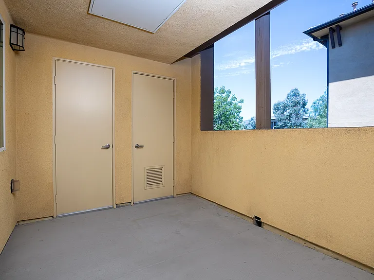 La Verne Village Luxury Apartment Homes — Photo 36
