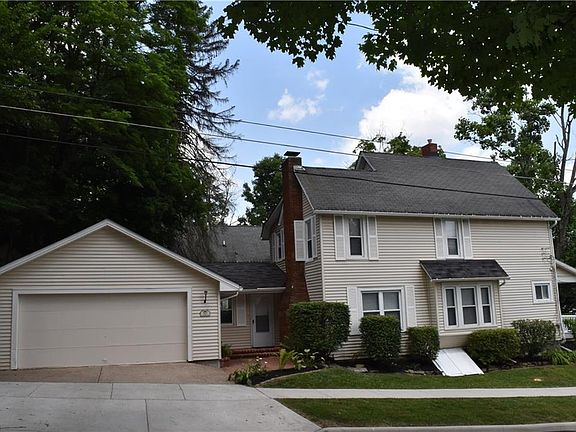 4th image of 244 E King St
