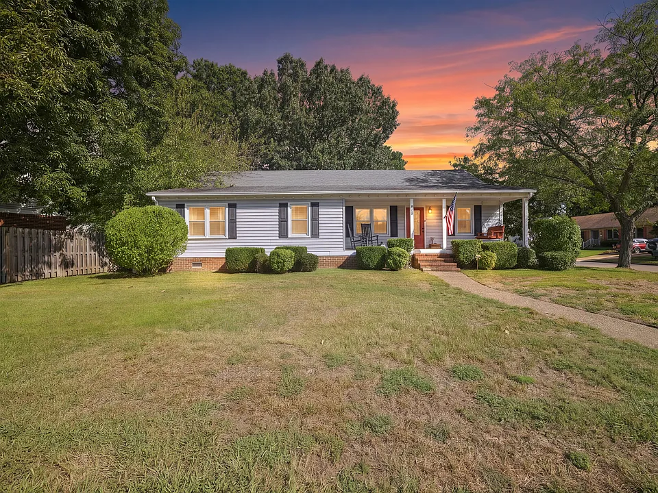 808 Tiverton Pl