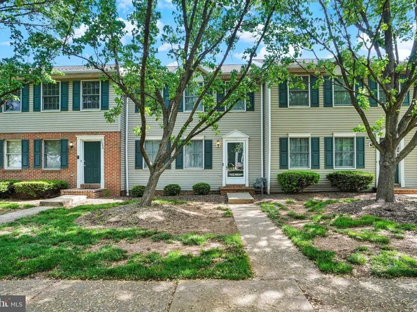 2832 Butternut Ln #110, York, PA 17408