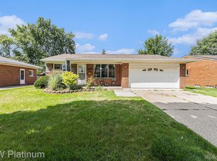 29251 Palomino Dr, Warren, MI 48093