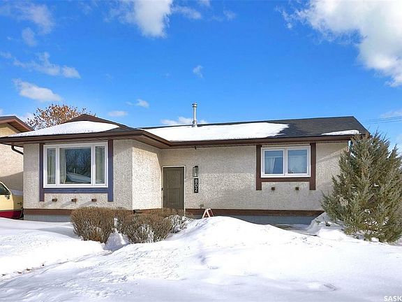 3rd image of 802 N Bennett Bay