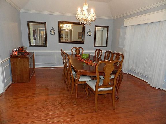 2nd image of 4423 Warwick Dr