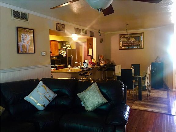 3rd image of 2410 Jo Lyn Ln