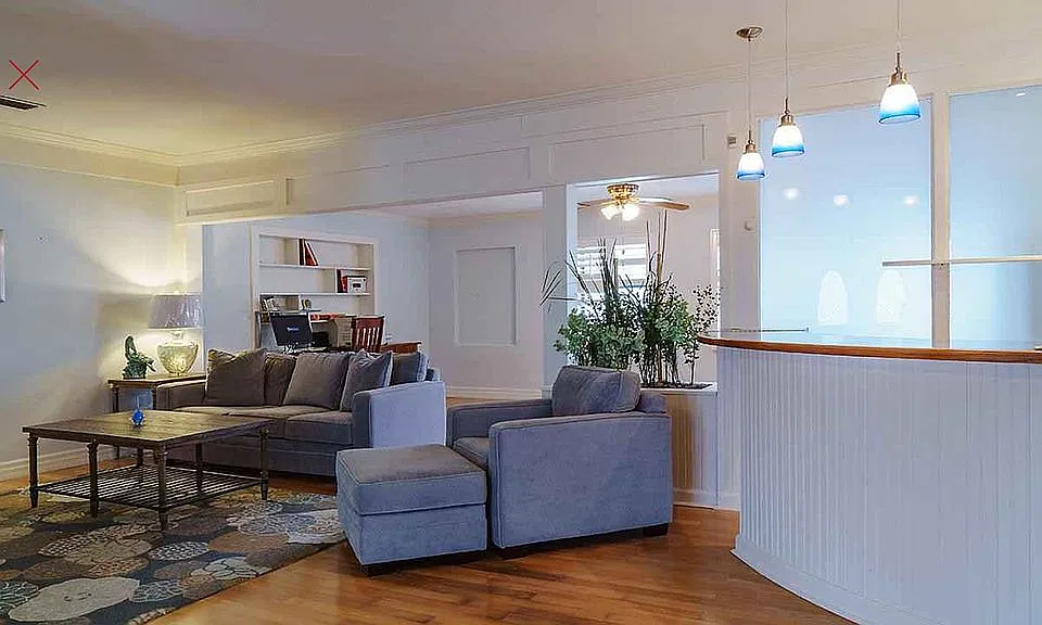 Family room w fireplace