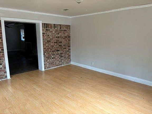 4th image of 121 Louisiana St