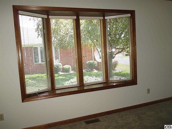 5th image of 908 Grant Dr