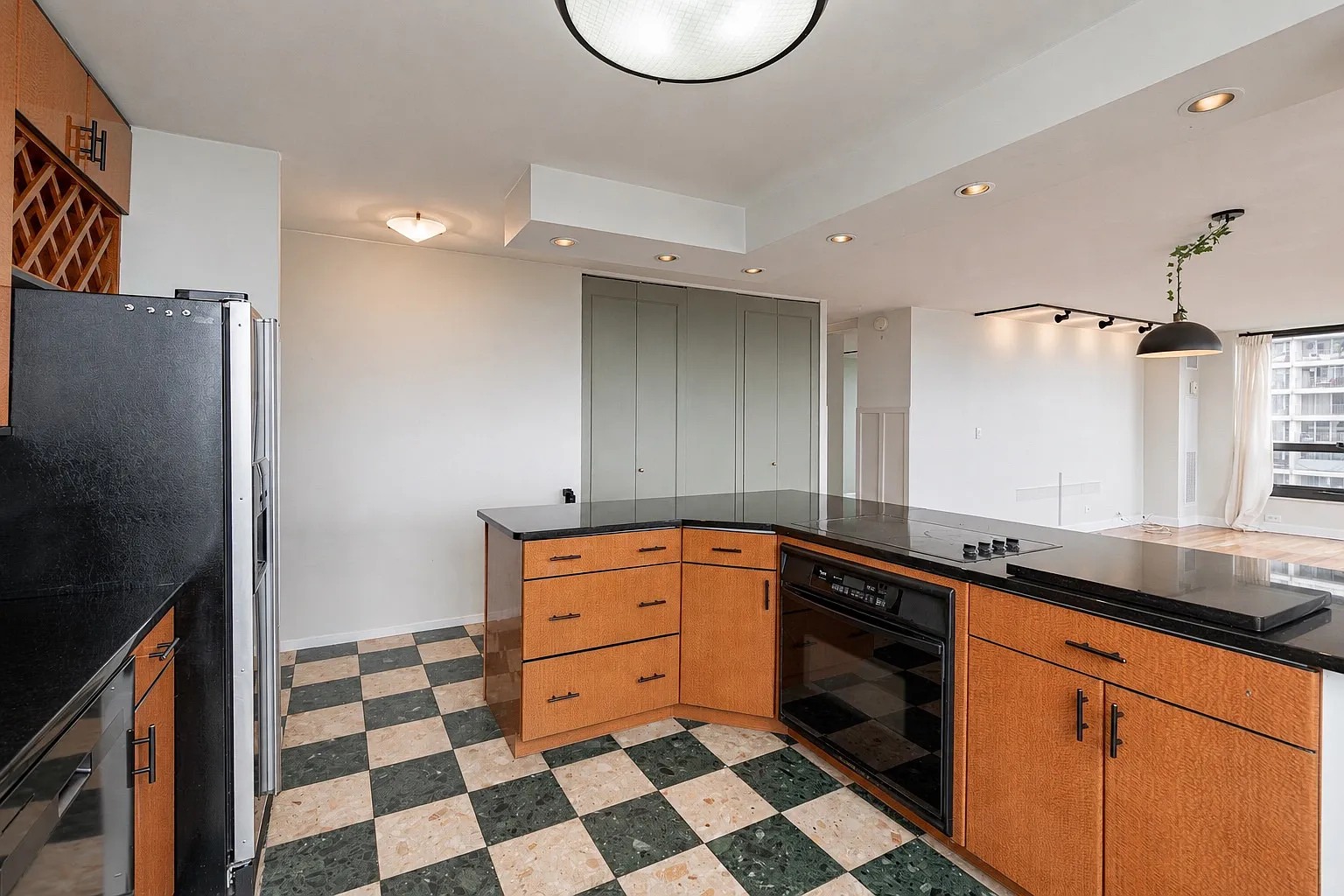 2 bed, 1200 sqft, $4,800 — Photo 1