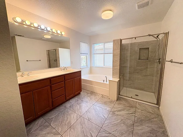 5454 Gold Creek Cir — Photo 20